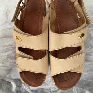 Ladies tan Fly Flot sandals size37 synthetic  sole